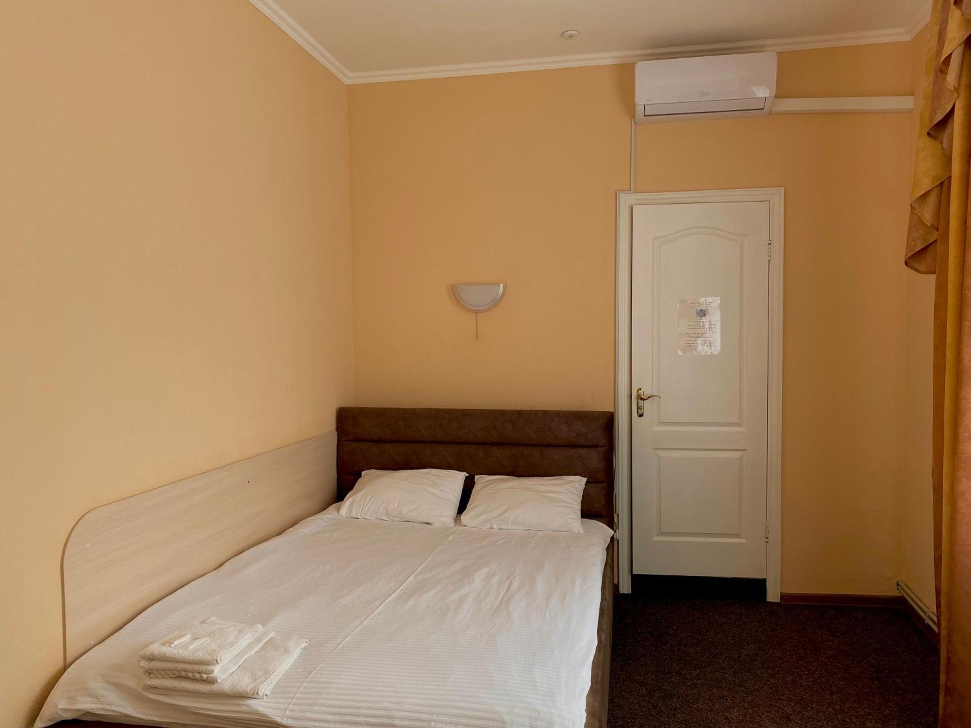 Hotel Орхідея Romny Exterior foto