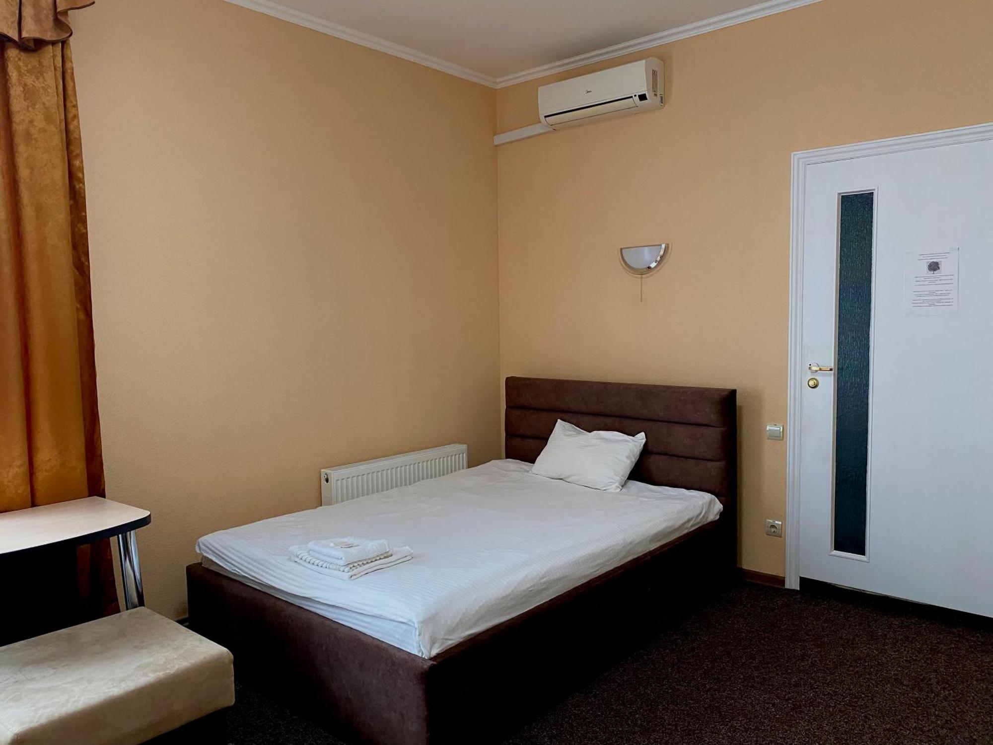 Hotel Орхідея Romny Exterior foto