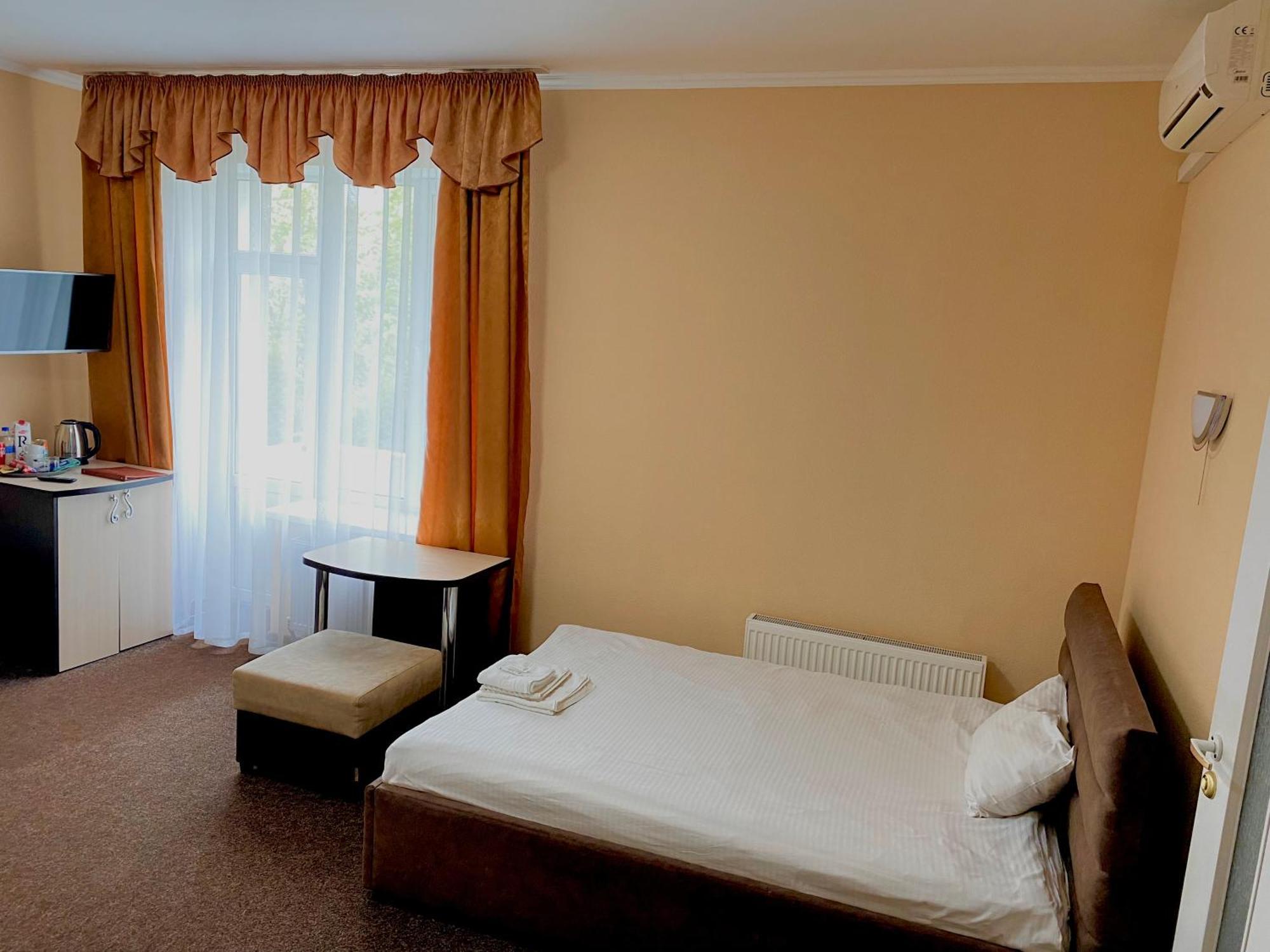 Hotel Орхідея Romny Exterior foto