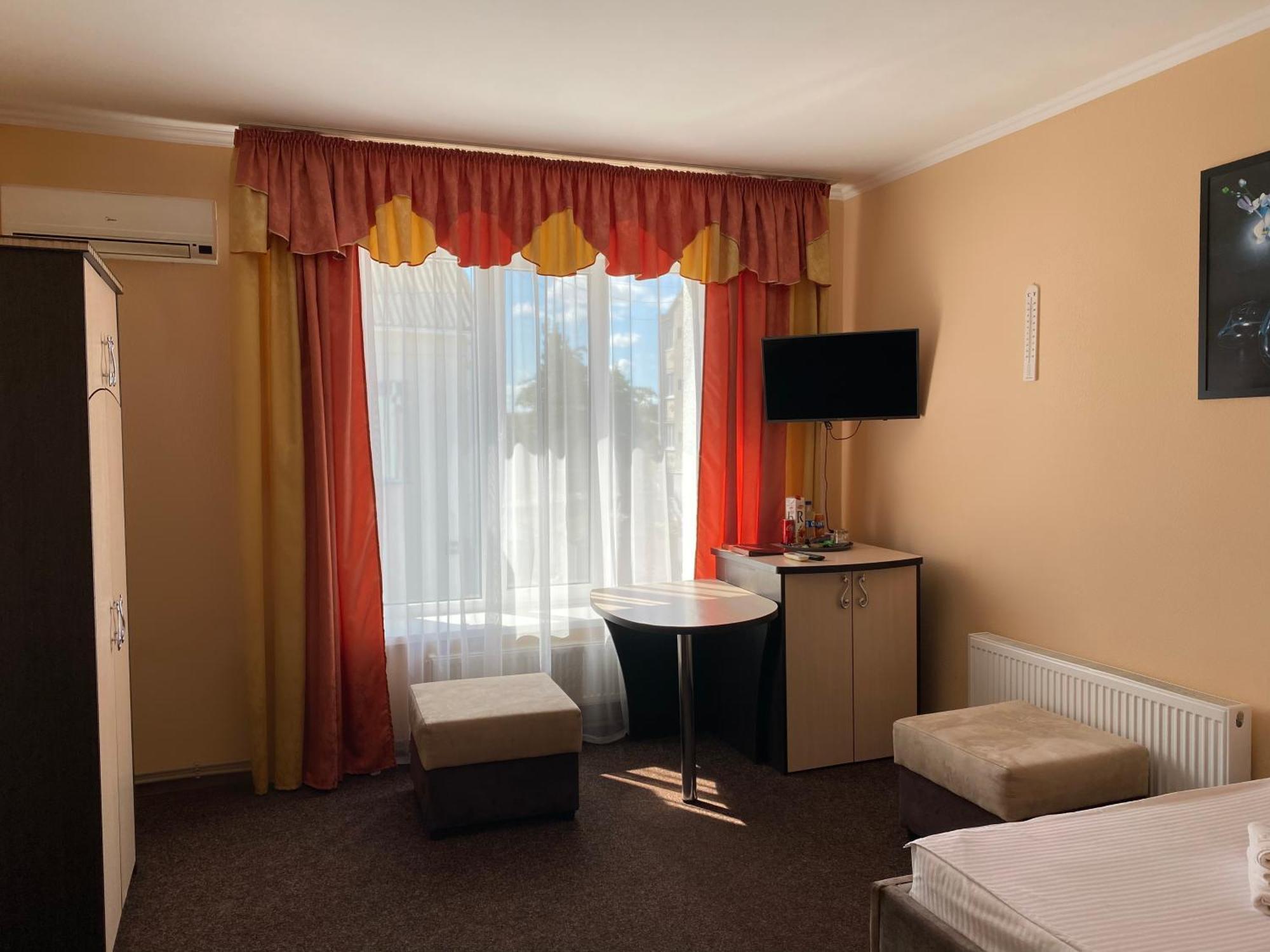 Hotel Орхідея Romny Exterior foto